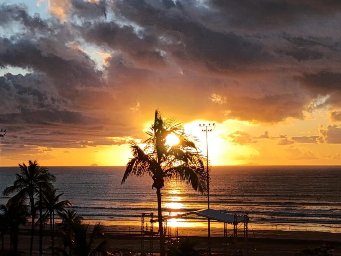 Apto Em Frente Ao Mar - Predio Redondo *